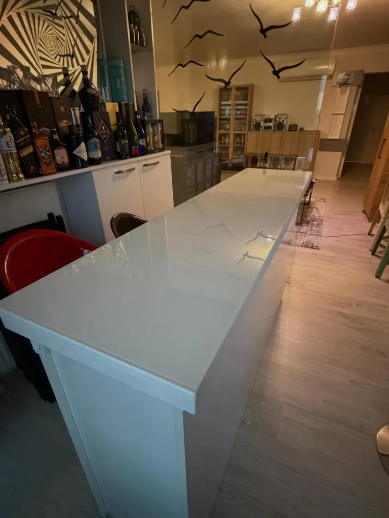 Beyaz boyalı cam kaplı tezgah — Optima Cam Ayna, Ankara