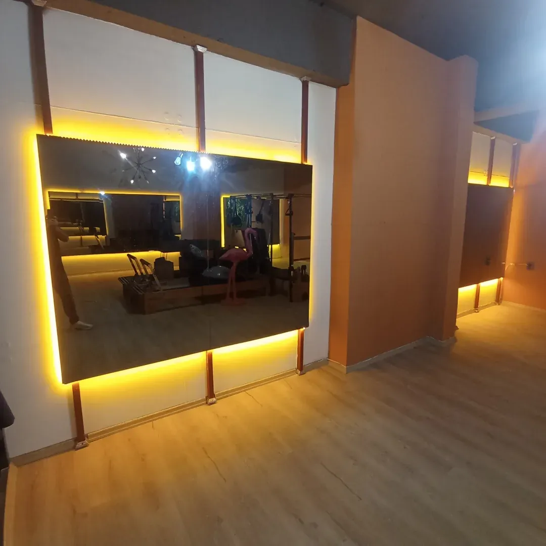 Dans stüdyosu aynası
