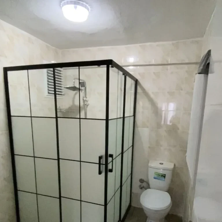Kare siyah profilli duşakabin — Optima Cam Ayna, Ankara